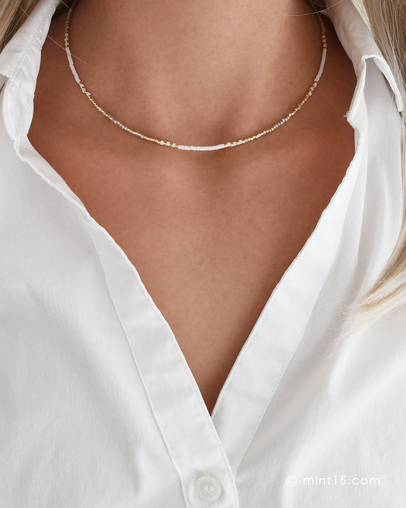 Fijne kralenketting Wit & Zand